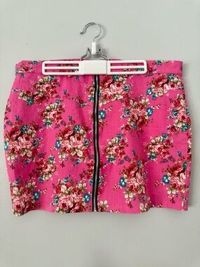 EUC Domino Dollhouse Pink Floral Zip-Up Mini Skirt